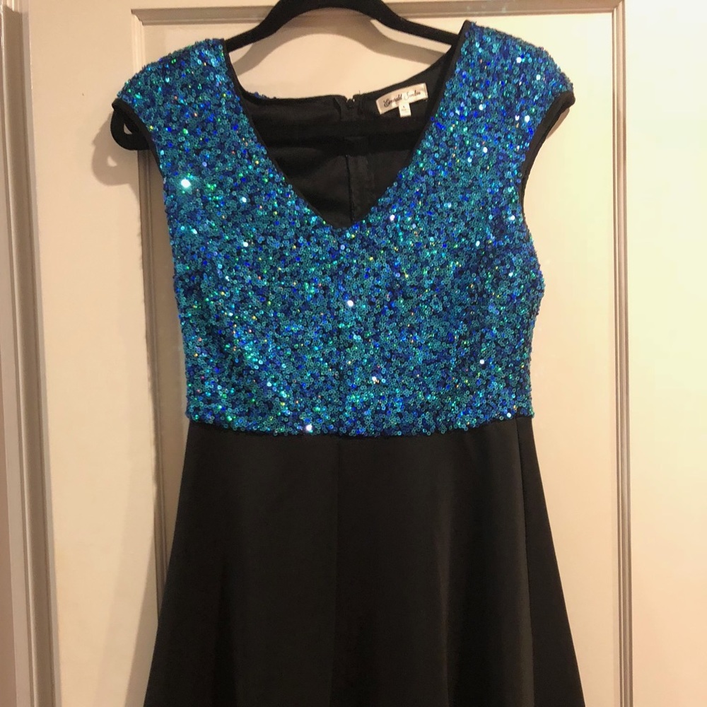 Cap-sleeved sequin dress
